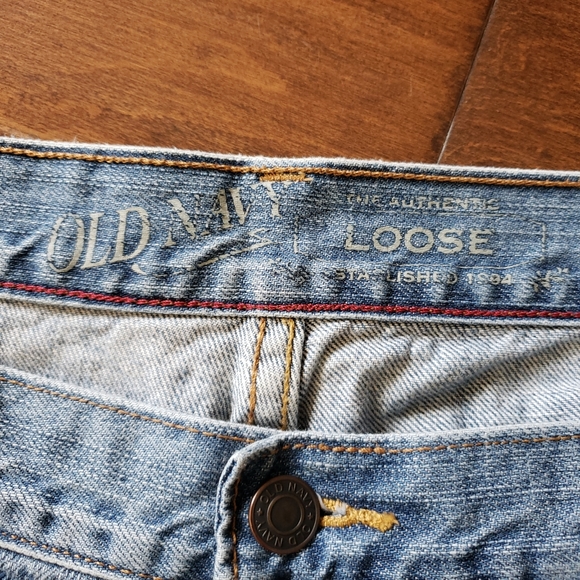 Mens Old Navy loose fit jeans. They are size 40x30.  Great pre owned condition. - Picture 2 of 4